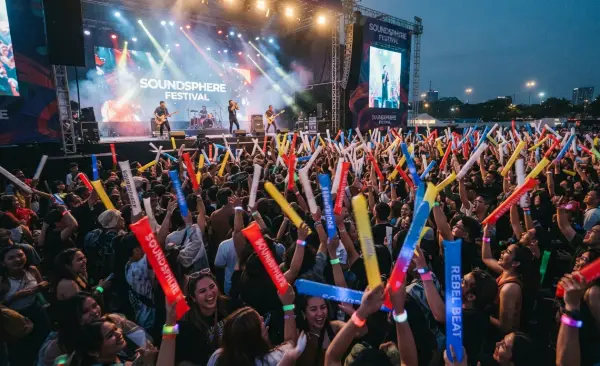 Balon Tepuk Balikpapan ikut serta memeriahkan acara konser musik.
