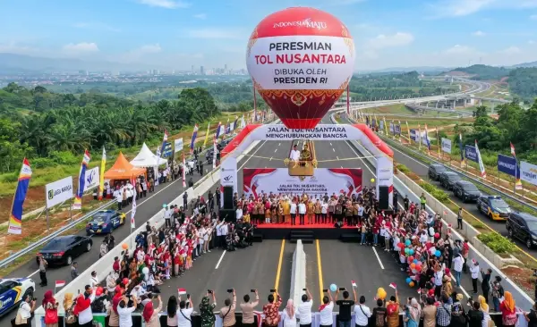 Balon Promosi Banda Aceh memeriahkan acara peresmian jalan tol.