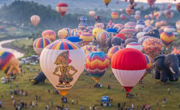 Balon Udara Karawang memeriahkan acara festival balon udara.