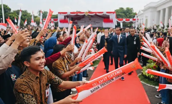 Balon Tepuk Karawang digunakan untuk penyambutan tokoh penting.