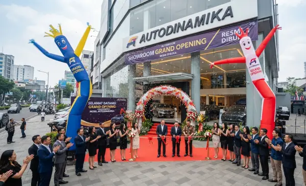 Balon Sky dancer Samarinda digunakan pada acara peresmian shorum mobil.