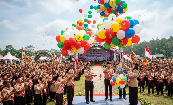 Balon Sablon Samarinda menjadi tanda pembukaan acara pada kegiatan pramuka.