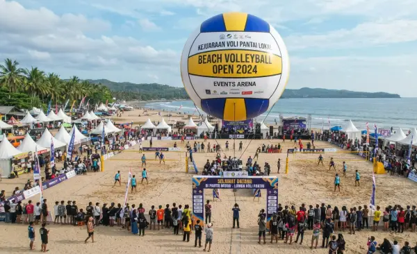 Balon Udara Balikpapan sebagai penanda acara pada event lomba volly.