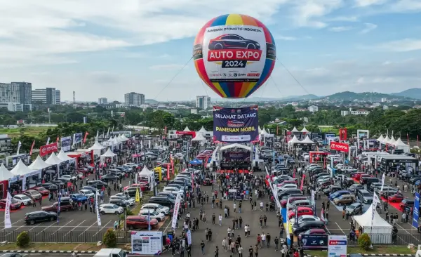 Balon Udara Balikpapan pada acara pameran mobil.