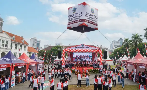 Balon Udara Bandung memeriahkan acara study tour.
