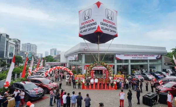 Balon Udara Medan digunakan pada acara grand opening shorum mobil.